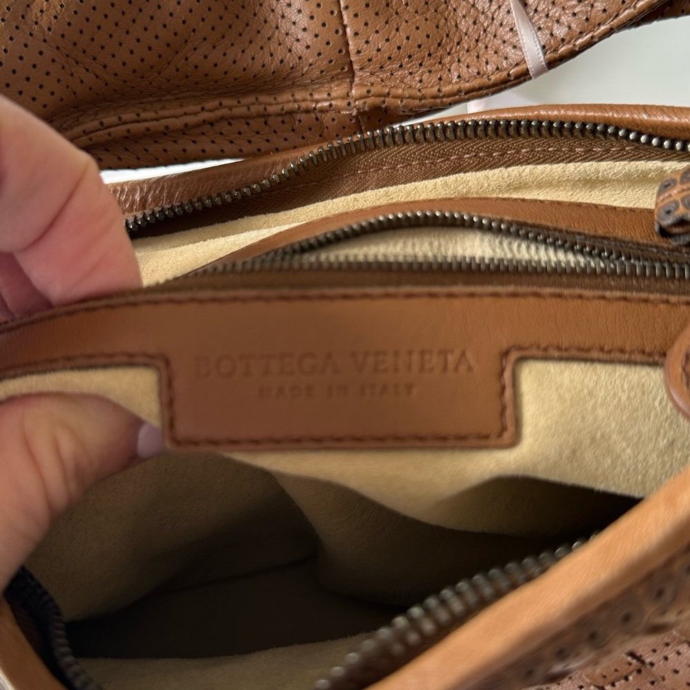 AUTHENTICATED TAGS ATTACHED BOTTEGA VENETA HOBO BAG INTRECCIATO  RETAIL $2110 - Picture 11 of 15